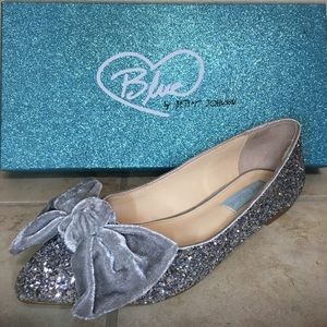 💠Betsey Johnson Amory Silver Bow Flats
